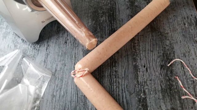 ВКУСНЕЕ ЧЕМ МАГАЗИННЫЕ//ГОТОВИМ ДОМАШНИЕ СОСИСКИ ВКУСНО И ПРОСТО// смотреть онлайн