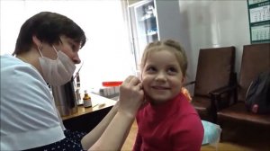 Прокололи Уши Пистолетом Много СЛЕЗ от боли или от радости