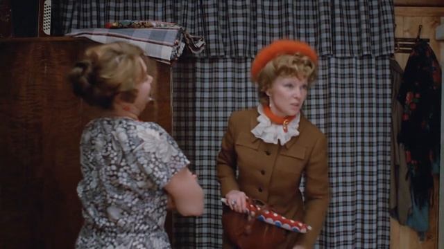 Отрывок из к/ф Любовь и голуби. Людк, а Людк!Тьфу!Деревня! смотреть онлайн