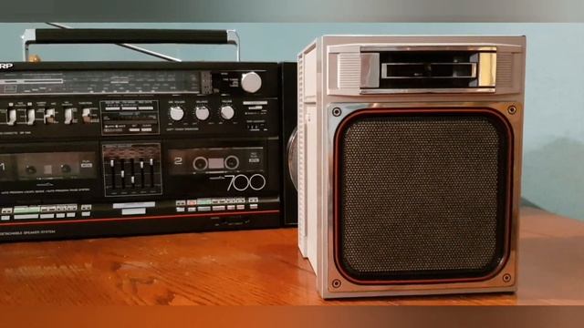 Sharp GF-700 сравнение с Sharp GF-800 - колонки смотреть онлайн