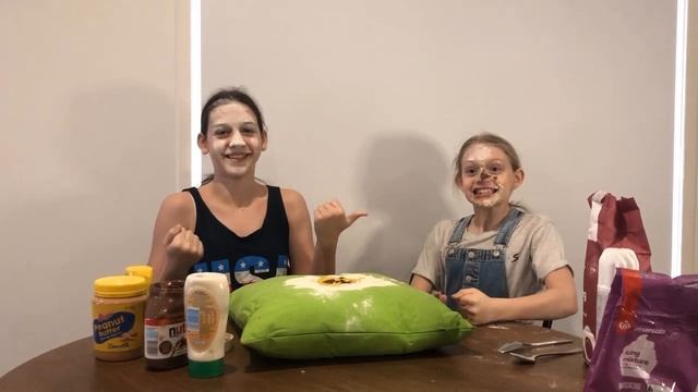 Rock, Paper, Scissors.....SPLAT! смотреть онлайн