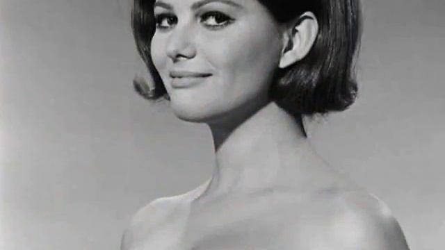 Ricchi & Poveri - M'Innamoro Di Te and Claudia Cardinale смотреть онлайн