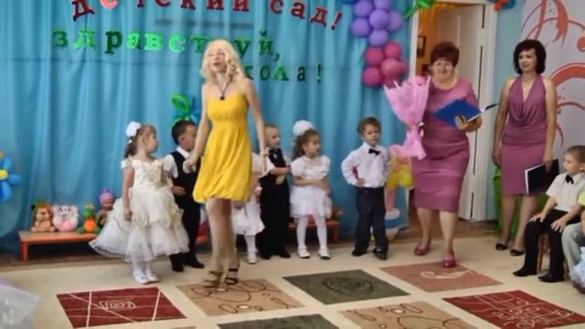 Поздравление 2 мл.гр."Клубничка" на выпускном май 2012г. смотреть онлайн