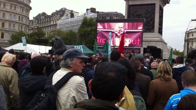 Oct 8, 2011: Julian Assange at Trafalgar Square смотреть онлайн