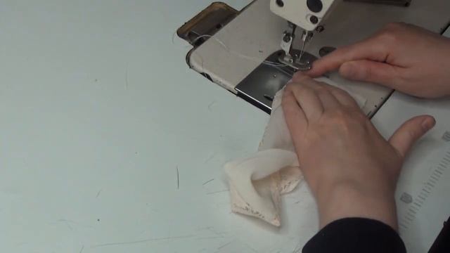 Как отреставрировать манжеты на шелковой блузке с супатной застежкой и кантом из кружева. смотреть онлайн
