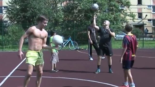 На Тельмана прошел мастер-класс по футбольному фристайлу