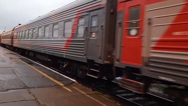 ТЭП70У-024 с поездом 109 Новый Уренгой - Москва отправляется со станции Новый Уренгой смотреть онлайн