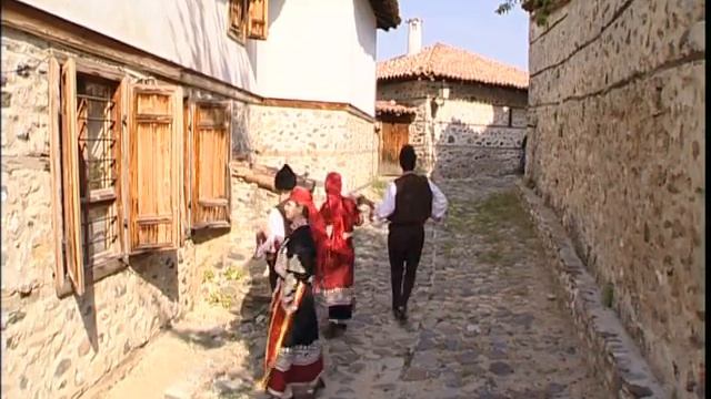 Виевска фолк група - Отишъл ми е караджата смотреть онлайн