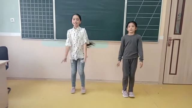 Ученицы 4Акл.Махмуджонова Ойшахон,и Казиева Мохирапошша танец "Умка" смотреть онлайн