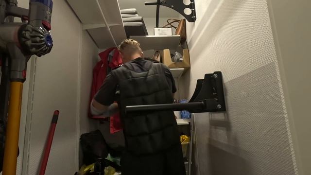 Жим гантелей стоя, каждая по 37,5 кг. Отжимания от брусьев с дополнительным весом 30 кг смотреть онлайн