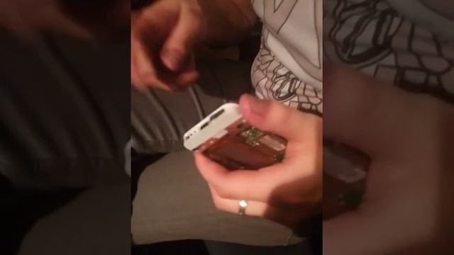 Разборка поддельного iPhone 5s смотреть онлайн