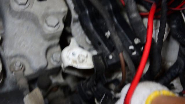 Замена левой подушки двигателя (КПП) на Шкода Октавия А5, Фольксваген Гольф (Skoda Octavia, VW Golf