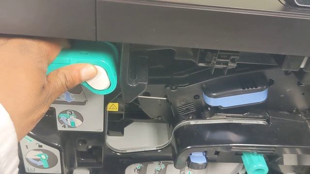 HP LaserJet Enterprise M806: Cartridge Replacement смотреть онлайн