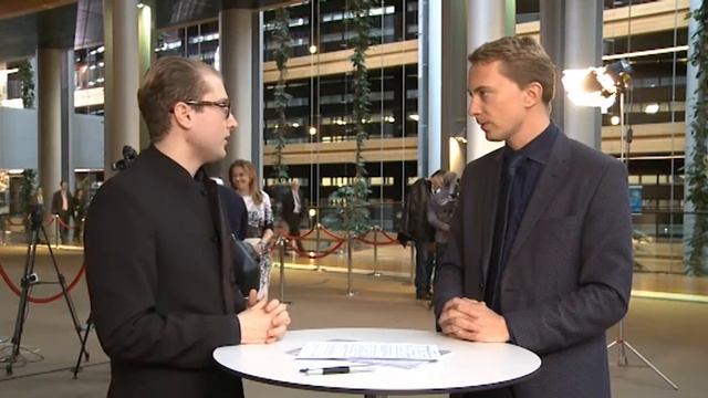 MEP Ewald Stadler (REKOS) über den Rule-of-Law-Mechanismus - Interview am 20.11.2013 смотреть онлайн