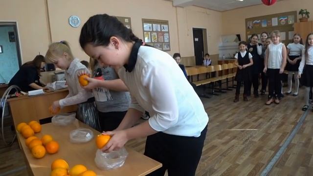 33. "Сегодня праздник у девчат...." смотреть онлайн