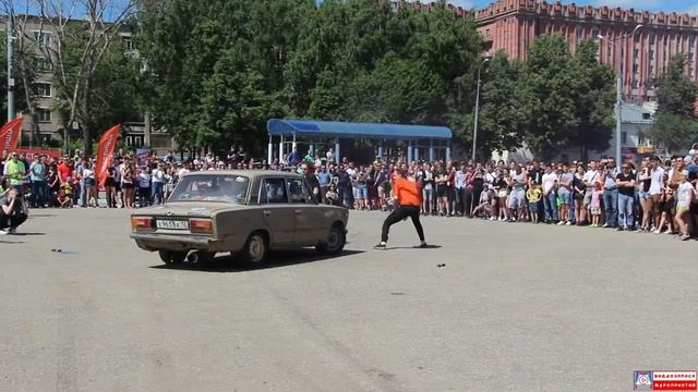 Паркур от Jump every day. 3-ий автофестиваль YO SUMMIT 2019 г. Йошкар Ола смотреть онлайн