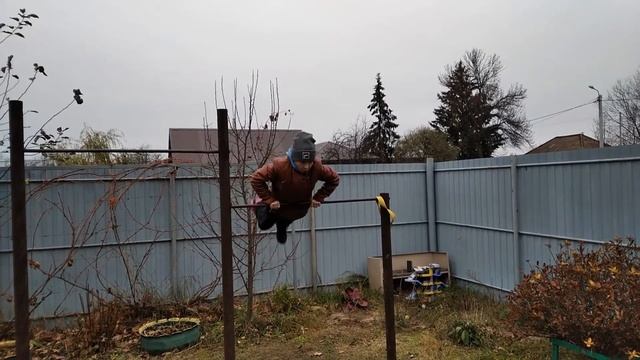 я сломал палец пока был на тренеровке и теперь я занимаюсь воркаутом смотреть онлайн