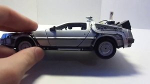 Обзор машины времени DeLorean DMC 12 в масштабе 1/24 от производителя Welly.
