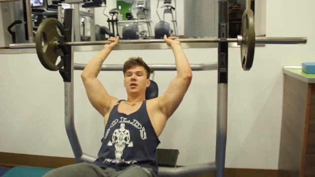 Жим штанги на наклонной скамье смотреть онлайн