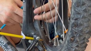 как выровнять колесо убрать отцентравать колесо велосипеда. часть 2