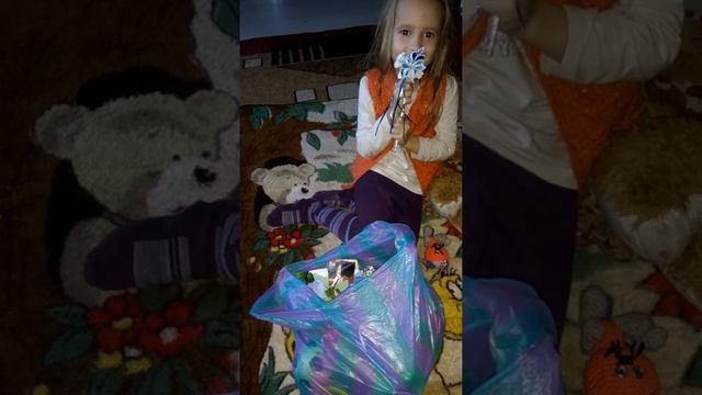 По улице ходила, большая бабуина))) Приколы Амелии))) смотреть онлайн