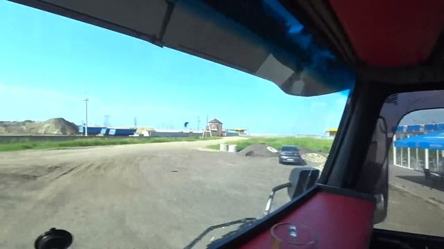 Как не стоять очередь на выгрузку на обочине Пятёрочки и отдохнуть на придорожном комплексе за 140₽ смотреть онлайн