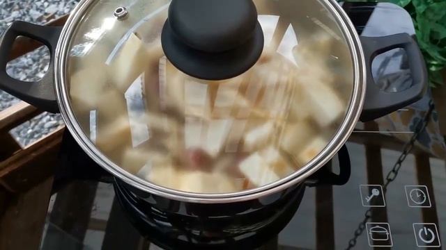 Суп-пюре с сельдереем, тыквой и шалфеем