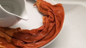 Как УДАЛИТЬ ЖЕЛТЫЙ НАЛЕТ с крышки унитаза / Как ОТБЕЛИТЬ КРЫШКУ УНИТАЗА / БЕЛОСНЕЖНЫЙ унитаз 5 МИН