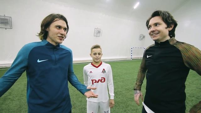 ЭТОТ ШКОЛЬНИК НАУЧИТ ВАС НАКЛБОЛУ / ИЛИ ЭТО ТОП СПИН БЕЙЛА? смотреть онлайн