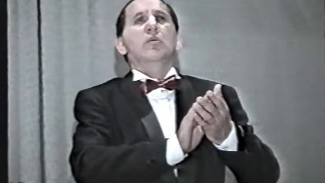 Отцвели уж давно хризантемы в саду. Поет Виктор Ванюкевич смотреть онлайн