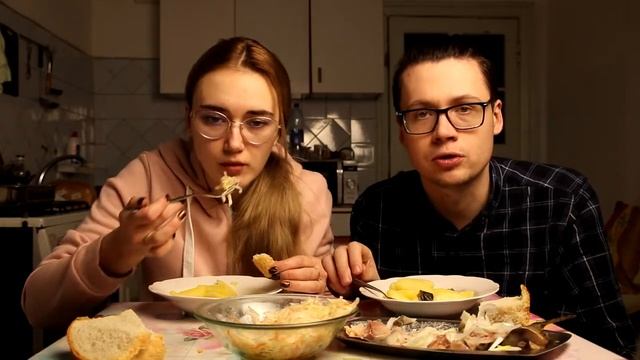 МУКБАНГ ? Копченая Скумбрия Картошка ? и Квашеная капуста ? асмр еда итинг смотреть онлайн