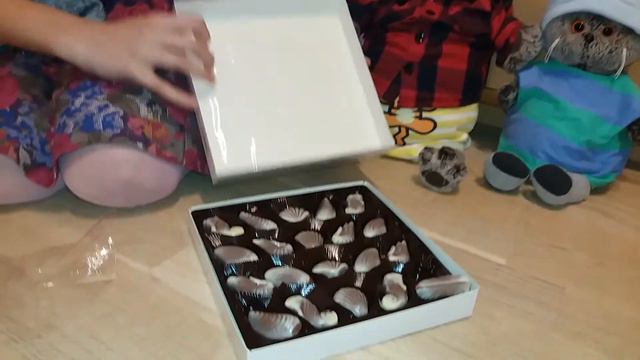 басики едят конфеты! ну и поросята... смотреть онлайн