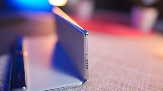 Това е НАЙ-ТЪНКИЯТ и НАЙ-ЛЕК СГЪВАЕМ телефон на ПЛАНЕТАТА смотреть онлайн