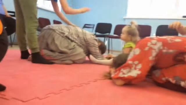 Игры с детьми. Игра Кочки - Молоточки. Проект "Отцы и дети" смотреть онлайн