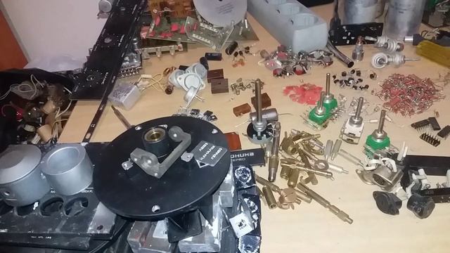 Розбір на драгметали золотого радянського електрофона Электроника смотреть онлайн