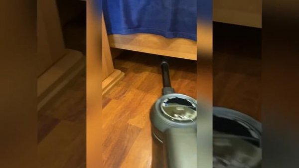 Обзор  вертикального беспроводного пылесоса REMEZ MultiClick PRO Aqua Telescopic, RMVC-534