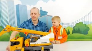 Автокран SCANIA LIEBHERR и Даник с Папой - Видео для детей с машинами BRUDER
