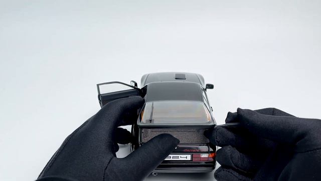 Unboxing Porsche 924 Carrera GT - AUTOart diecast 1:18 Scale смотреть онлайн