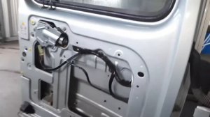 Renault Kangoo 2008 Установка видеорегистратора KENWOOD DRV-A601W с камерой заднего вида KCA-R200.
