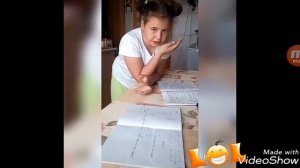 Как дети делают уроки 😝
