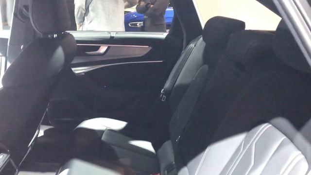 Audi A6 Avant vs Mercedes Benz E Class Estate смотреть онлайн