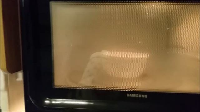 Cleaning the Microwave with Vinegar and Water смотреть онлайн