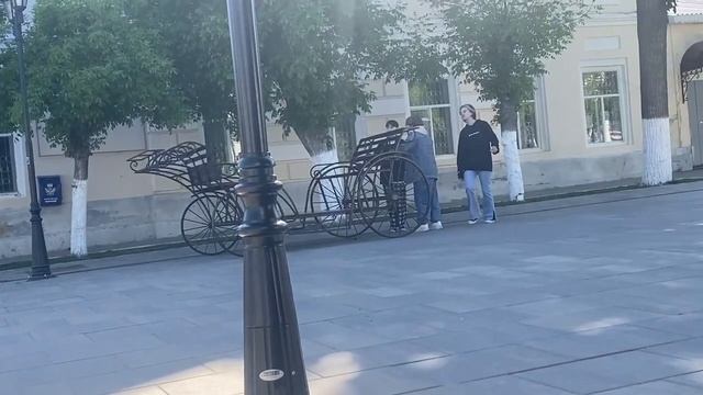 Карету на пешеходной улице Вольска проверили на угон смотреть онлайн