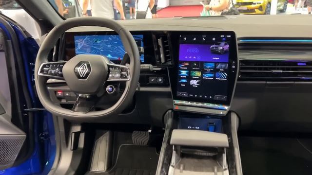 RENAULT AUSTRAL 2023 - crazy AMBIENT lights in different colors смотреть онлайн