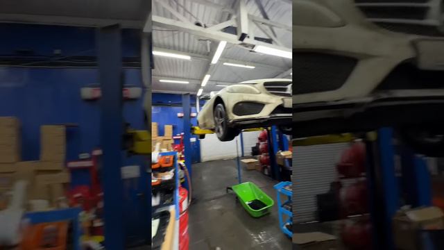 9G-Tronic на потоке. Замена масла в 9-и ступенчатой АКПП. #motulevo #заменамасла #shorts #mercedes смотреть онлайн