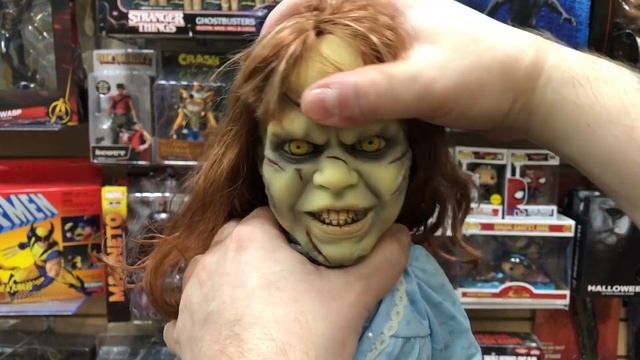 Обзор фигурки Риган — Mezco The Exorcist Mega Scale Regan Figure Review