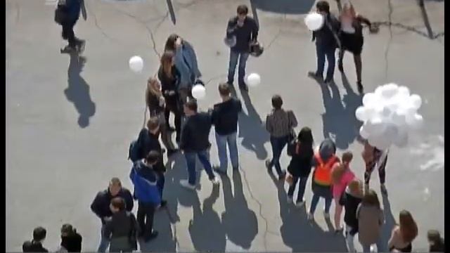 Зрелещный флешмоб В День космонавтики челябинские студенты выстроились в ракету смотреть онлайн