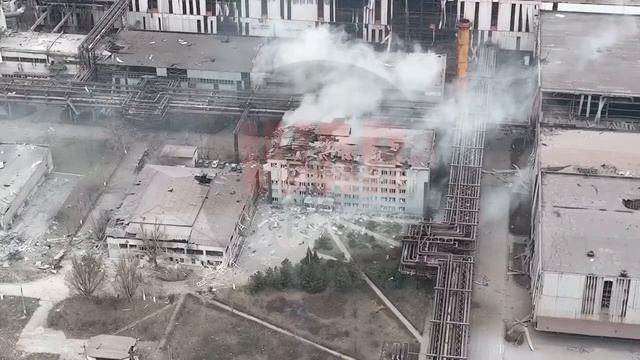 РСЗО ДНР прямой наводкой по огневым точкам «Азова» на заводе Ильича. в Мариуполе. смотреть онлайн