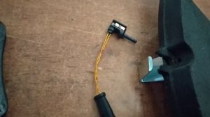 Замена  датчика  износа тормозных колодок