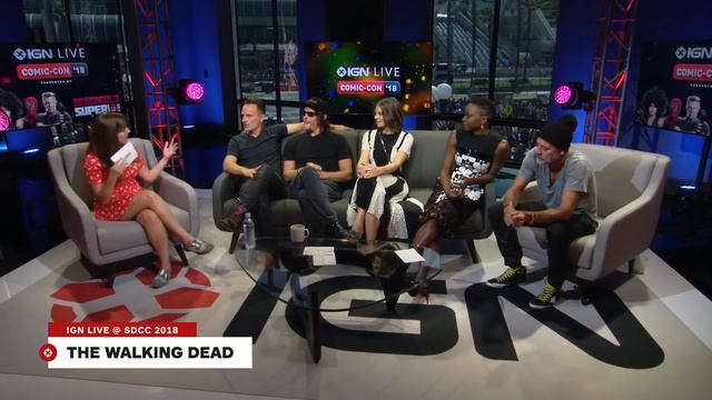 The Walking Dead Cast Do Their Best Negan Impressions - Comic Con 2018 смотреть онлайн